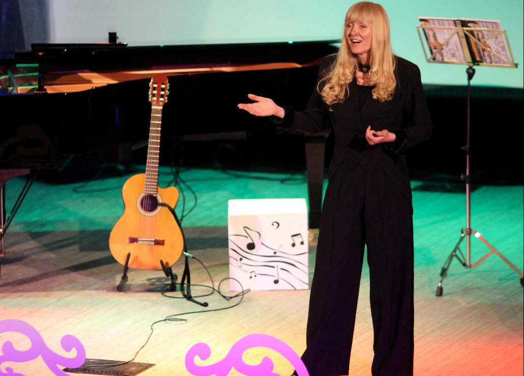 Премьера музыкально-игровой программы «СамовароПаровозоВертолёт» в исполнении Ирины Васьковской