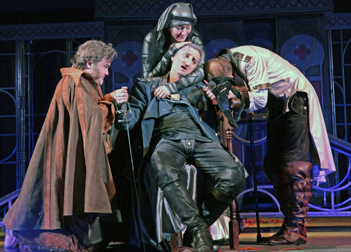 Гастроли Московского Губернского театра. Героическая комедия «Сирано Де Бержерак». В главной роли - Сергей Безруков. 