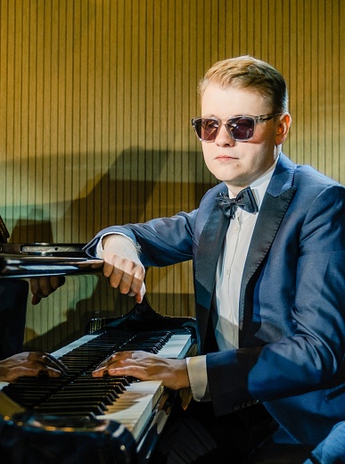 Концерт Олега Аккуратова