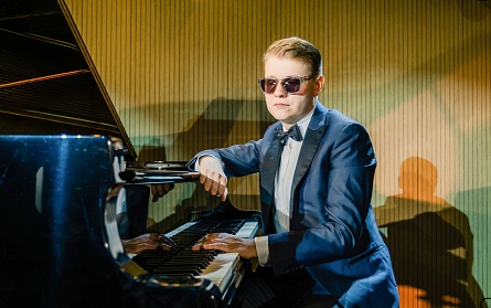 Концерт Олега Аккуратова